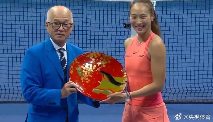 郑钦文在同, stron, 二轮战胜阿 郑钦文在同, stron, 二轮战胜阿