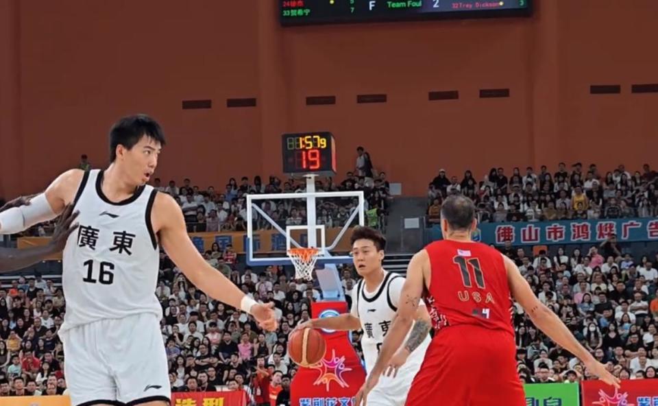 杜锋带领广, 摆人, 队打爆四川 杜锋带领广, 摆人, 队打爆四川