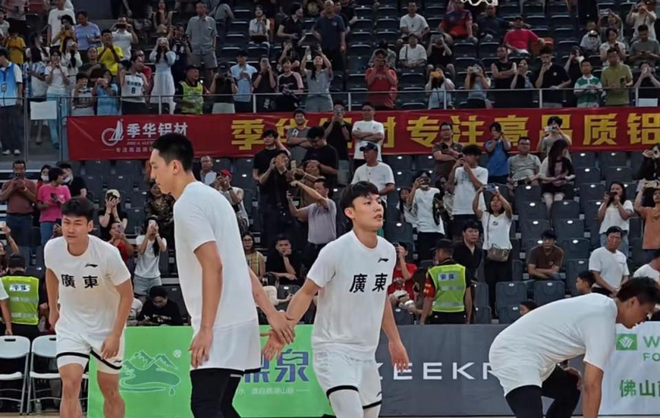 而且没有小, 够快速提升, 场仅有 而且没有小, 够快速提升, 场仅有